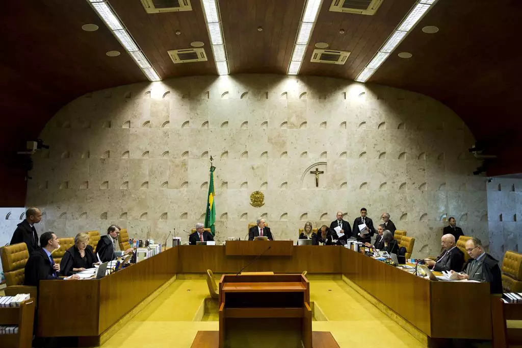 Desembargadores do TRF4 continuarão afastados por decisão do STF